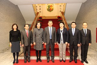 蔡院長率領主祕、組長與LUNDENDORJ主席伉儷合影 蔡院長率領主祕、組長與LUNDENDORJ主席伉儷合影
