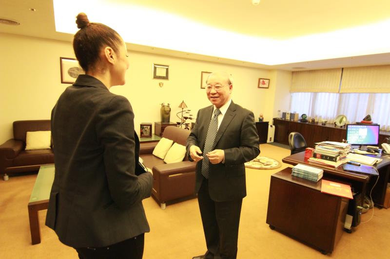 104年1 月30日始，「法國國家司法官學院」學習司法官Leanissa Jabri至本學院參訪學習2
