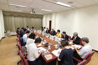 105年4月22日最高法院鄭院長於本學院主持司法官訓練委員會第76次會議