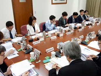 考試院、臺灣大等委員出席會議