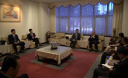 Jiangsu Judges Association and Association of Cross-Strait Legal Exchange visited JPTI on May 18th, 2012, exchanging the standpoints of training programs for intern judges in the seminar. 