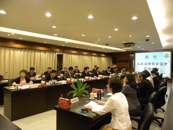 The director of Jiangsu Prosecutors Association Shiu An along with delegation visited JPTI on May 31th, 2012, exchanging the aspects of training programs for intern prosecutor in the seminar. 