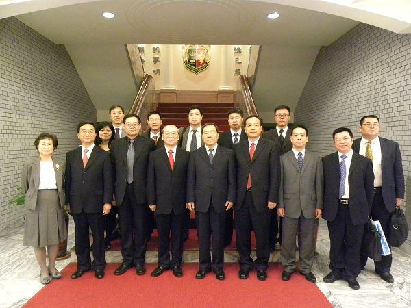 2012.12.4. The delegation of the law and association for relations across the Taiwan straits visited JPTI. 