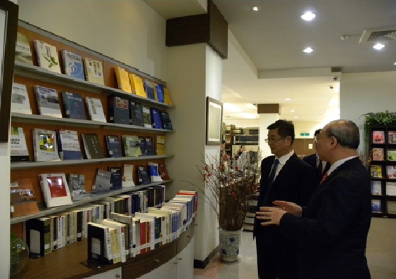 2013/10/16 the delegation of Jiangsu Provincial People's Procuratorate, led by Deputy Chief Prosecutor Yan Ming, visited the Academy for the Judiciary.