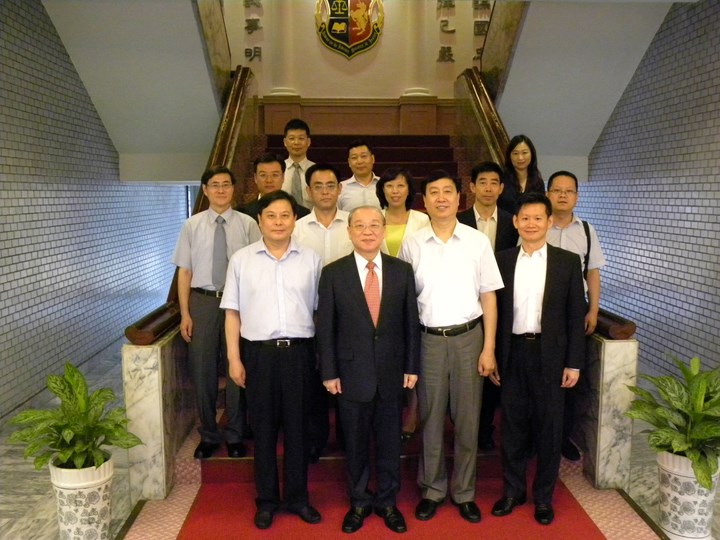 2014/6/23 Chief Prosecutor Chi Qiang led the delegation of Society of Prosecutors of Beijing to visit the Academy