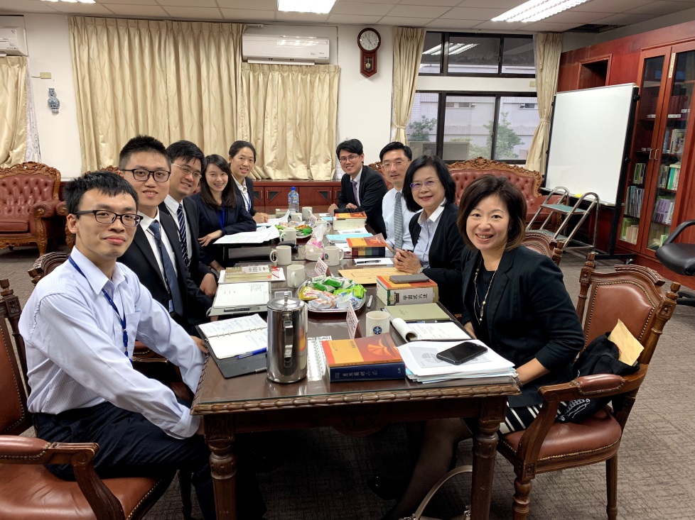107年12月4日上午本學院蔡碧玉院長訪視司法官第58期第二階段院檢學習士林學習組 107年12月4日上午本學院蔡碧玉院長訪視司法官第58期第二階段院檢學習士林學習組