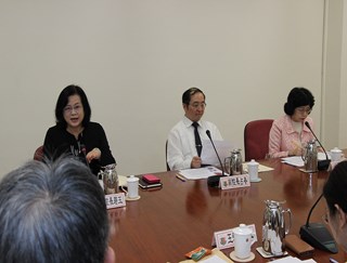司法實務 司法實務先進最高法院張法官競文(右1)。