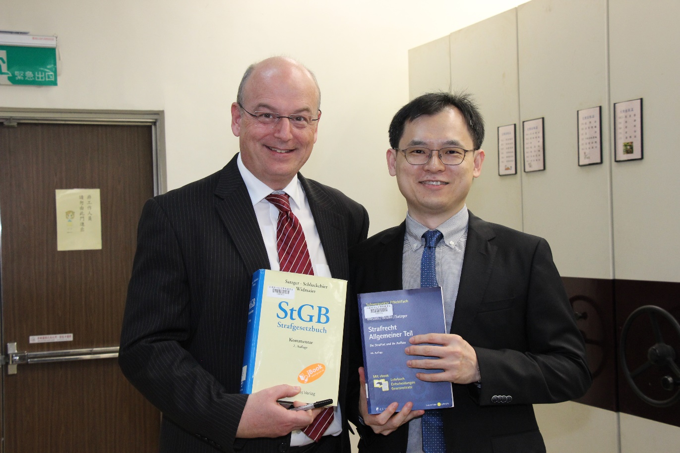 Satzgar教授在本學院圖書室內發現其著作