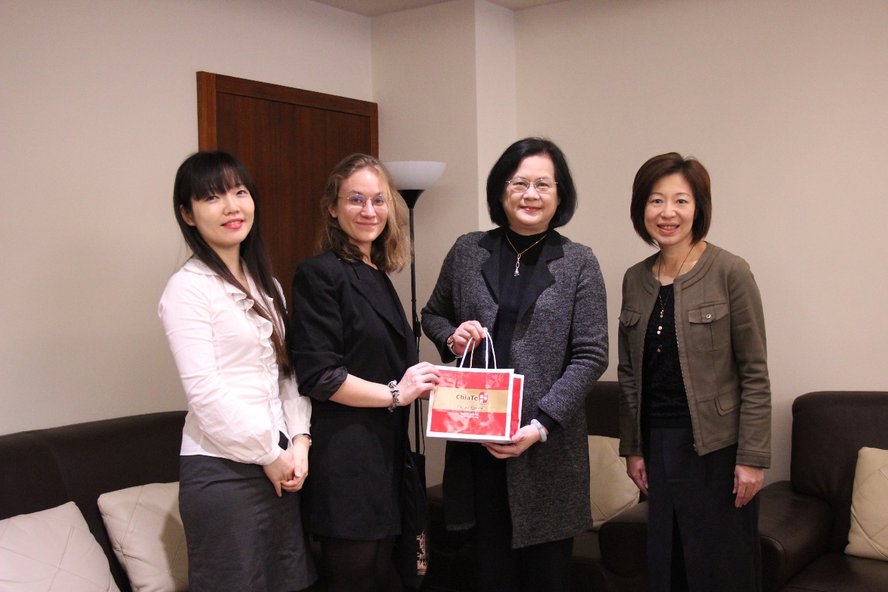 Photo:President Pi-Yu Tsai and other instructors of the Academy received judge trainee Eléonore CERVI in person