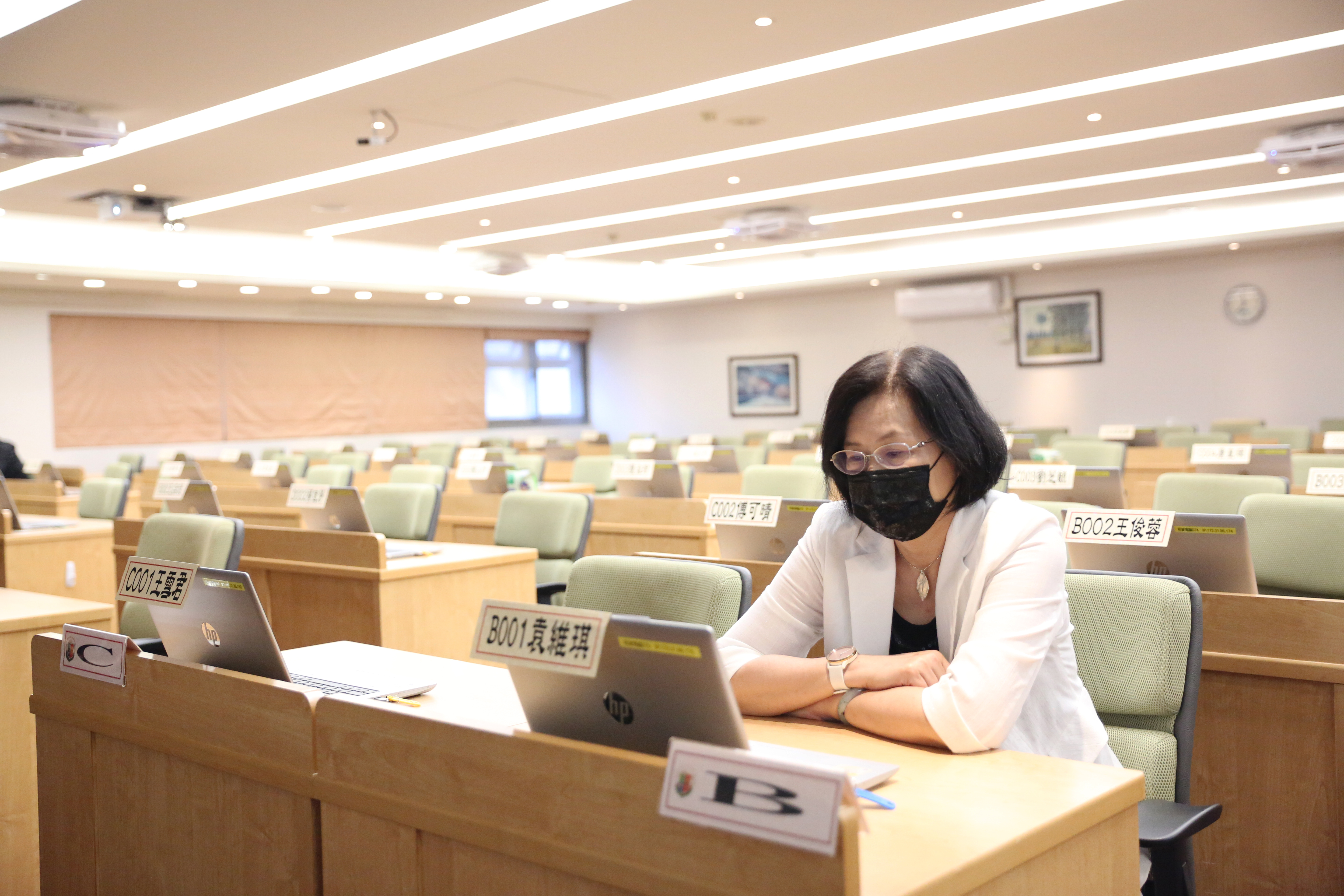 本學院蔡院長碧玉監看學員遠距距線上考試