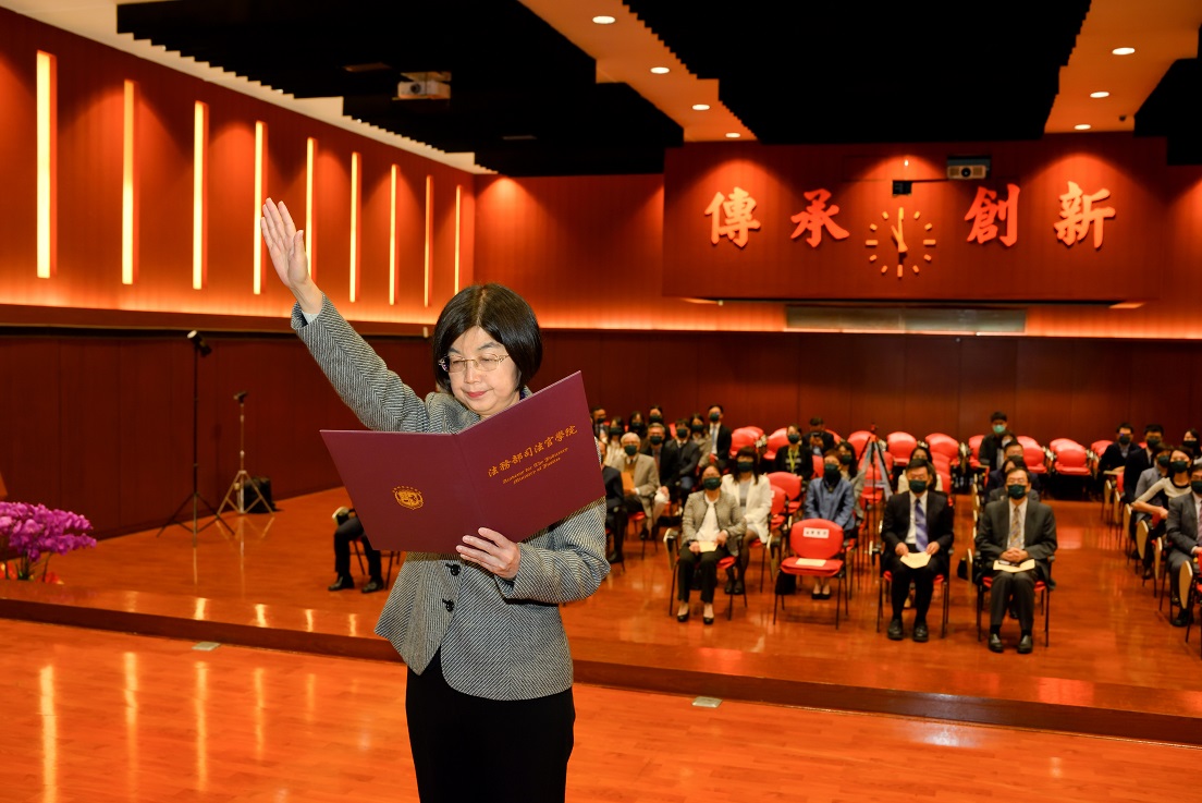 The Academy held a handover ceremony for the outgoing and   incoming Presidents3