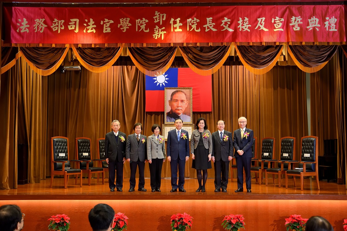The Academy held a handover ceremony for the outgoing and   incoming Presidents4