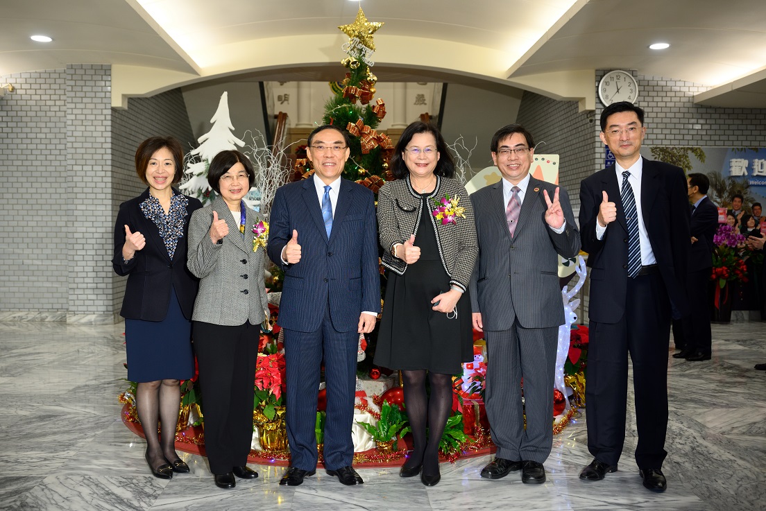The Academy held a handover ceremony for the outgoing and   incoming Presidents5