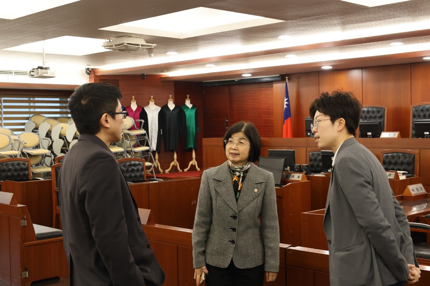 The Academy for the Judiciary Welcomed Professor Jianlin CHEN from the Law School of the University of Melbourne, Australia, to Deliver a Special Lecture04