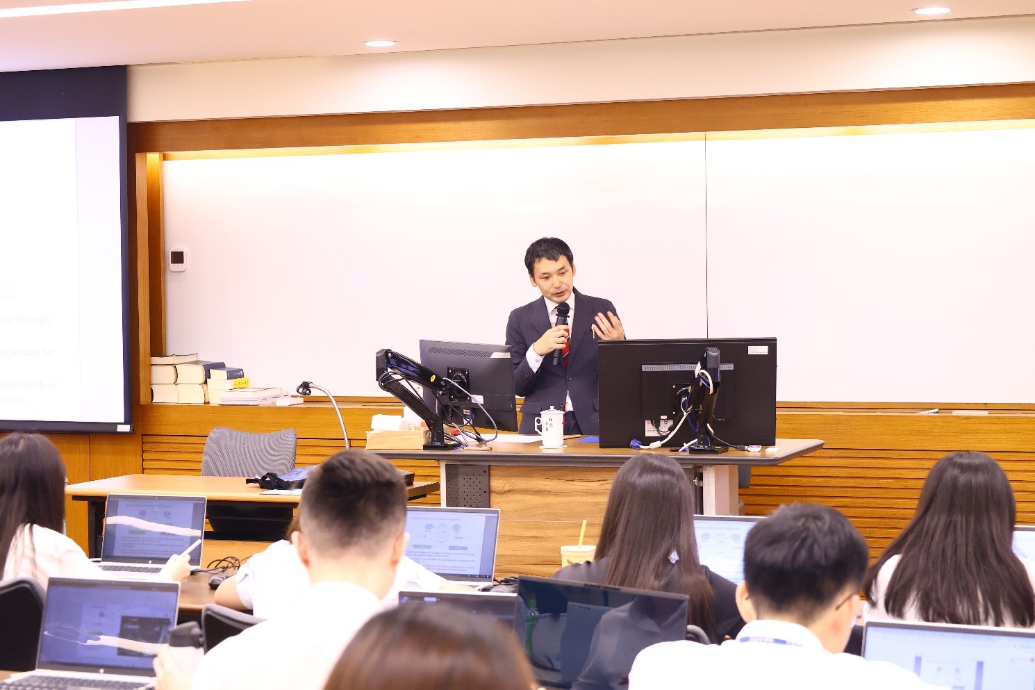 The Academy for the Judiciary welcomed Professor Alexandra Bensamoun, Postdoctoral Researcher Clemens Danda, Professor Mayu Terada04
